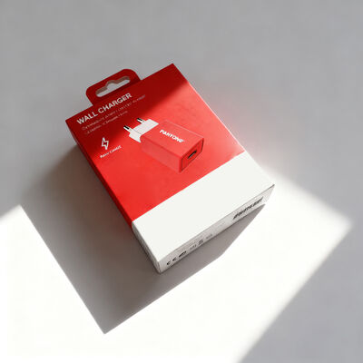 ইউএসবি অ্যাডাপ্টারের জন্য পুনর্ব্যবহারযোগ্য পরিবেশ-বান্ধব প্যাকেজিং সহ কাস্টম কালার ইউভি পেপার ওয়াল চার্জার বক্স